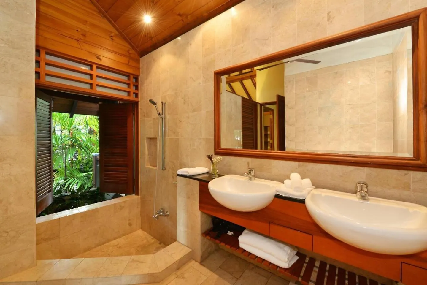 Palm Bliss Villa - A Central Balinese Pool Oasis Port Douglas